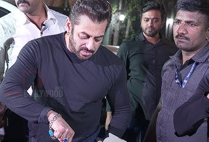 सलमान खानचा 60 वा वाढदिवस पनवेल फार्महाऊसवर साजरा, कुटुंबीय आणि मित्रांची उपस्थिती