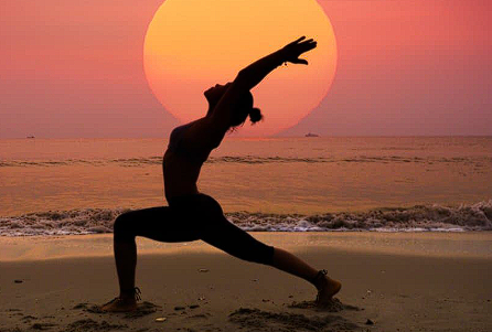 सूर्यनमस्काराचे 12 फायदे | शरीर आणि मनासाठी उपयुक्त योग