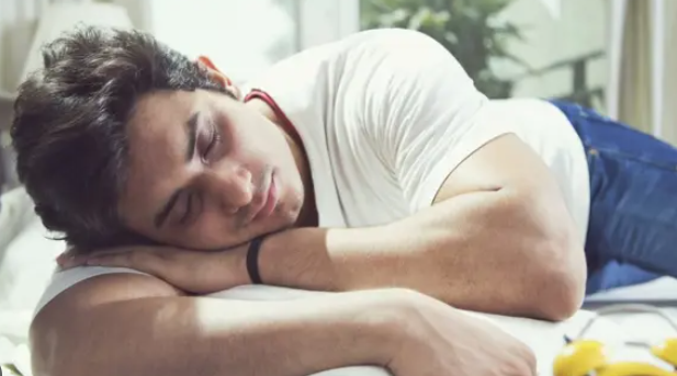 झोपेचा आरोग्यावर होणारा परिणाम | अपुऱ्या झोपेचे शरीरावर होणारे मोठे दुष्परिणाम